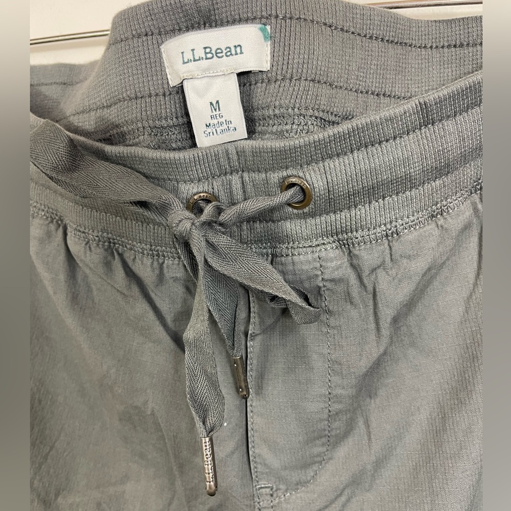 NWT L.L.Bean Women’s Dark Taupe Ripstop Pull-On Pants Slim Leg Size M Reg - Picture 4 of 8